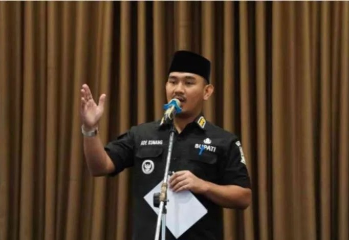 Bupati Bekasi Ade Kuswara Kunang kena OTT oleh KPK