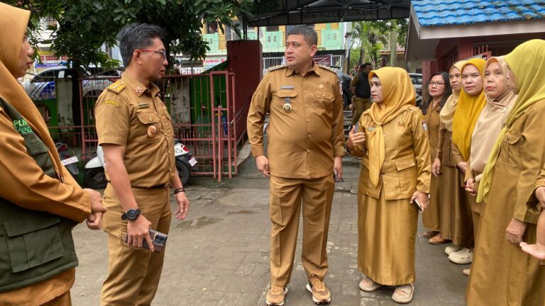 Kunjungi Posko Pengungsi Bajir di Katimbang, Munafri Minta Penanganan Pengungsi Ditangani dengan Baik