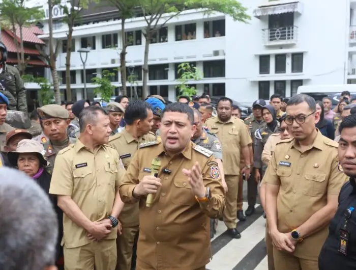 Temui Pendemo, Wali Kota Munafri Tegas Larang Berjualan di Tempat yang Dilarang