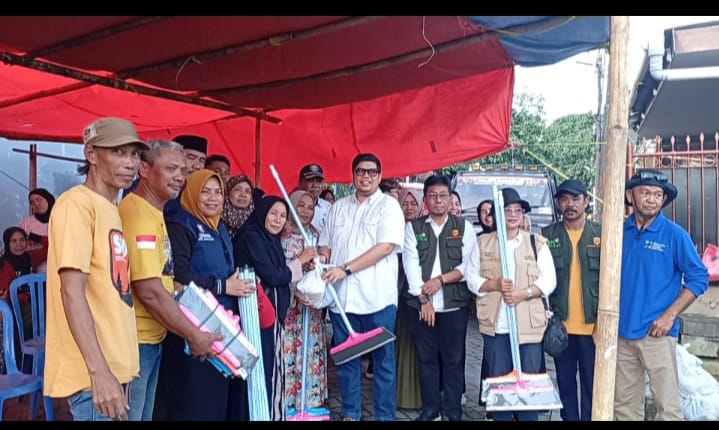 Kompak, IOF Makassar dan KSB Salurkan Bantuan Korban Banjir di Biringkanaya