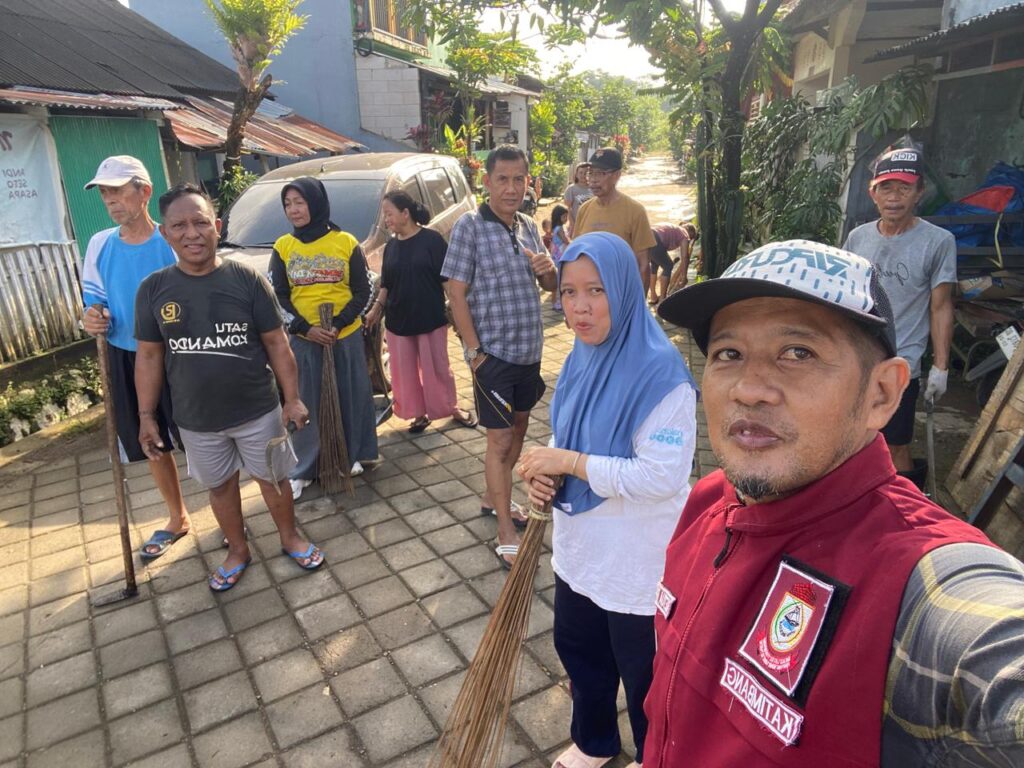 Warga RT 01 RW 06 Gelar Kerja Bakti Pasca Banjir