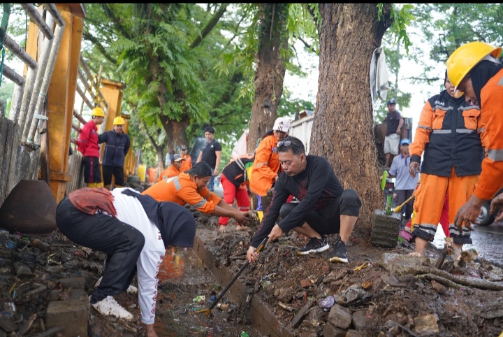 Pimpin Sabtu Bersih, Camat Biringkanaya Juliaman : Kebersihan Lingkungan Tanggung Jawab Bersama