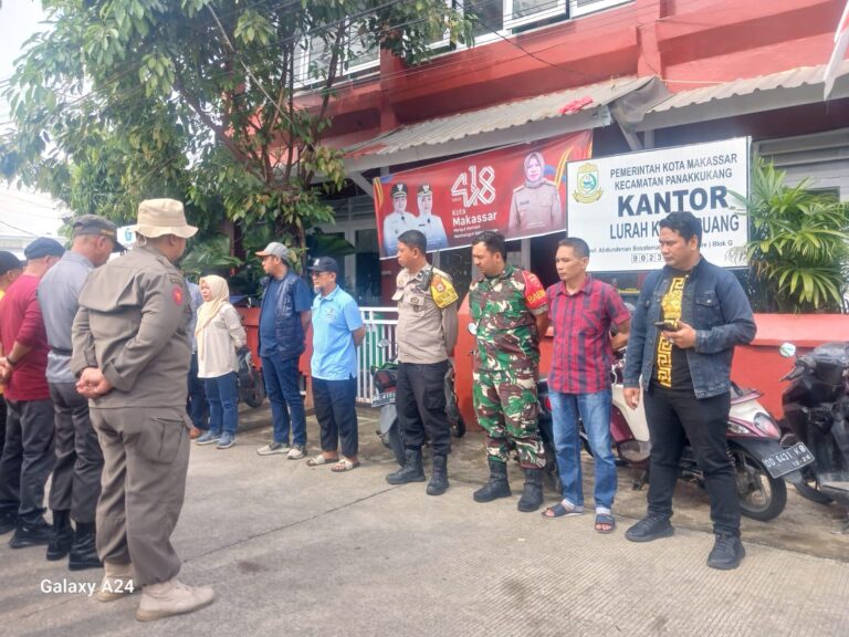 Bertahun-tahun Biang Kemacetan, Pemerintah Kecamatan Panakkukang Lakukan Penertiban PKL di Jalan Saripa Raya