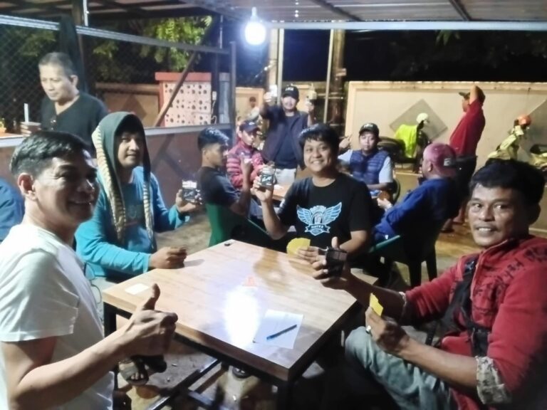 Luar Biasa! Jupe – Aras Juara I Turnamen Mini Domino Silaturrahim di Lorong Kopi DS Tamalanrea