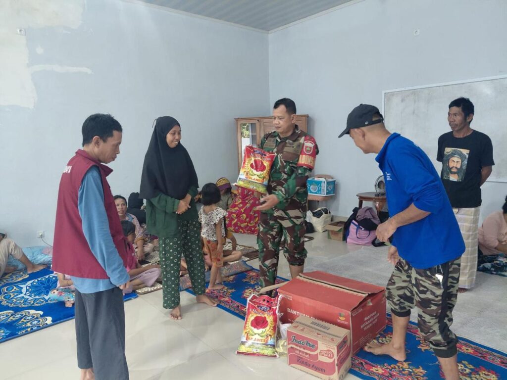 Camat Biringkanaya Salurkan Bantuan Bagi Warga Terdampak Banjir