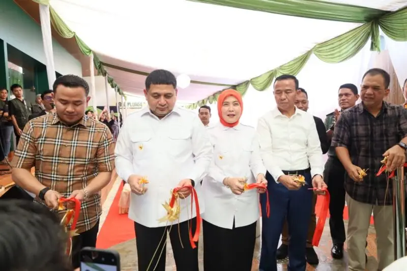 Kompak, Wali Kota dan Wakil Wali Kota Makassar Munafri-Aliyah Resmikan Rebound Padel
