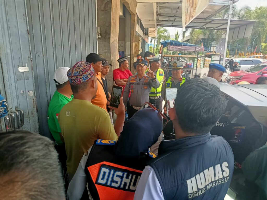 Dishub Kota Makassar Tertibkan Terminal Bayangan Depan Mako Auri Jalan Perintis Kemerdekaan