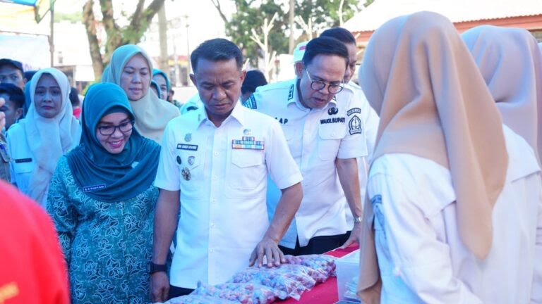 Kompak, Bupati dan Wakil Bupati Bone Hadiri Gerakan Pangan Murah Serentak Jelang Idul Fitri 2026
