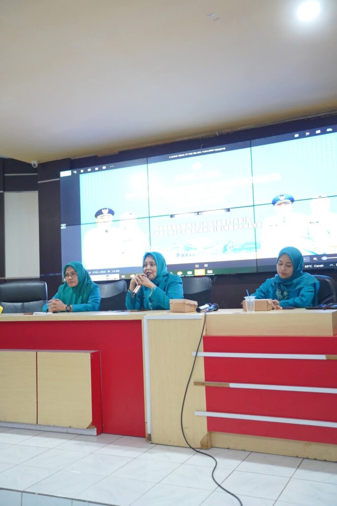 Ketua TP PKK Kecamatan Biringkanaya Pimpin Rapat Kerja