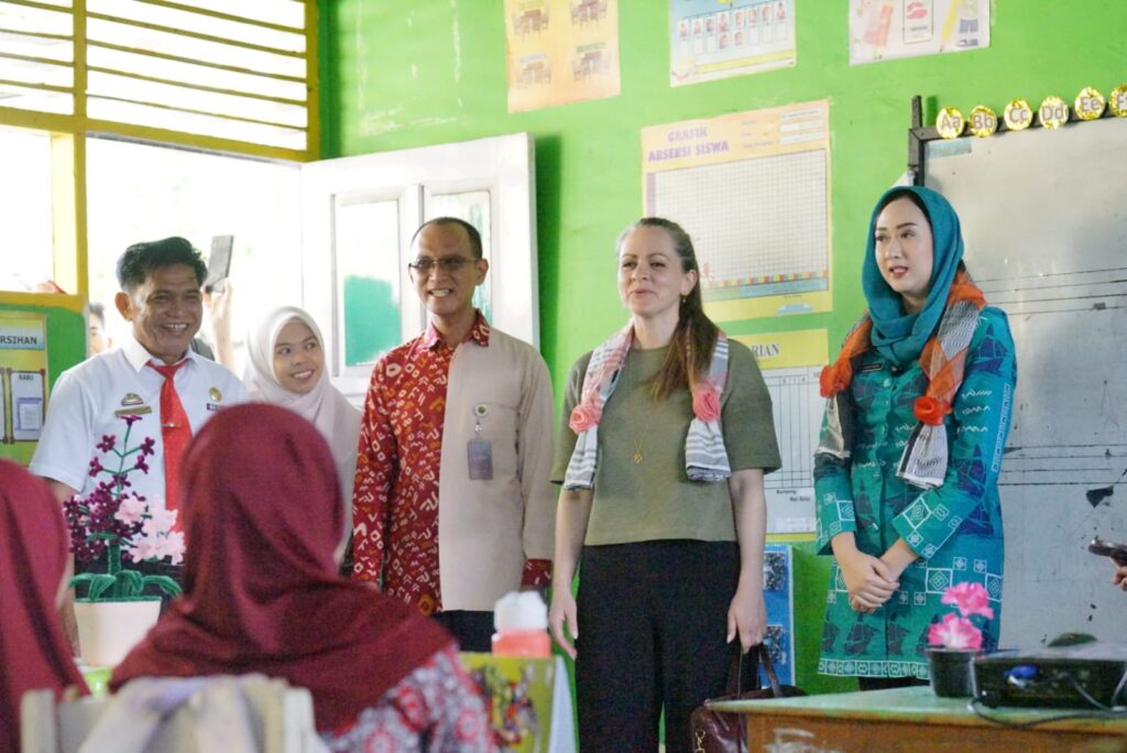 Ketua TP PKK Bantaeng Sambangi SD Inpres Pullaweng, Tinjau Fasilitas dan Aktivitas Belajar