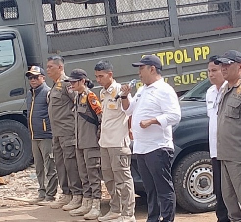 Pemerintah Kecamatan Mariso Tertibkan PK5 yang Kuasai Fasum Selama 53 Tahun