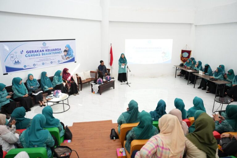 TP PKK Makassar Dorong Kader Jadi Pelopor Keluarga Cerdas Berinternet