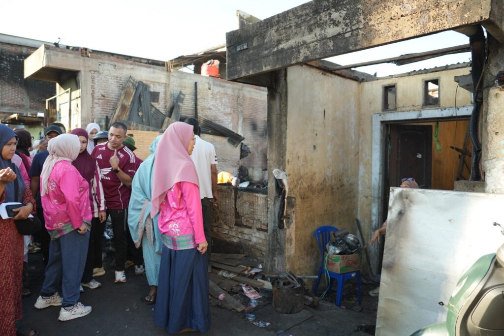 TP PKK Makassar Salurkan Bantuan Korban Kebakaran