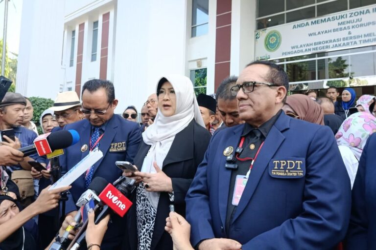 Eksepsi dr Tifa Dikabulkan Hakim, Sidang Kasus Ijazah Jokowi Dihentikan