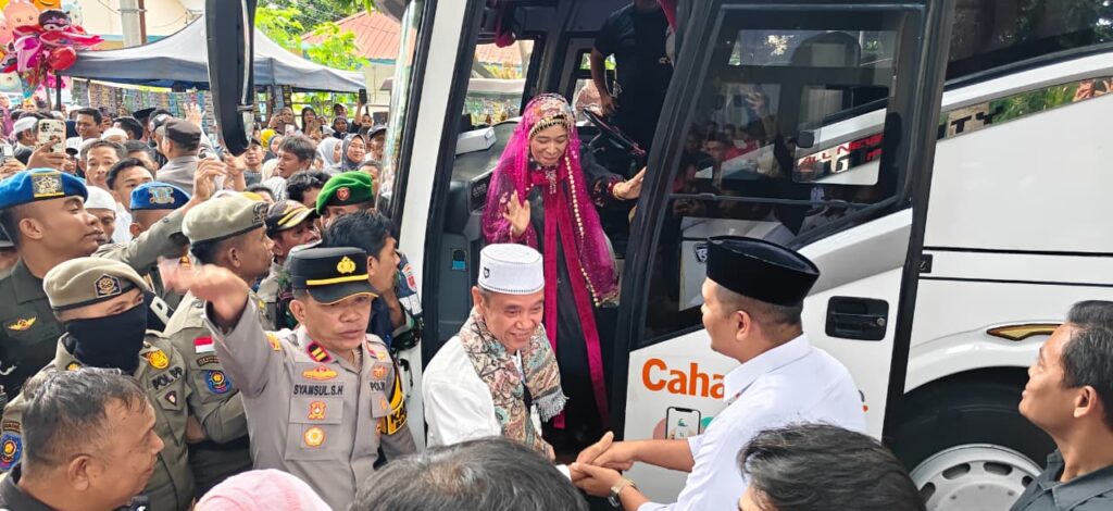 Bupati Bantaeng Sambut Kepulangan Jemaah Haji, 321 Jemaah Kembali dengan Selamat