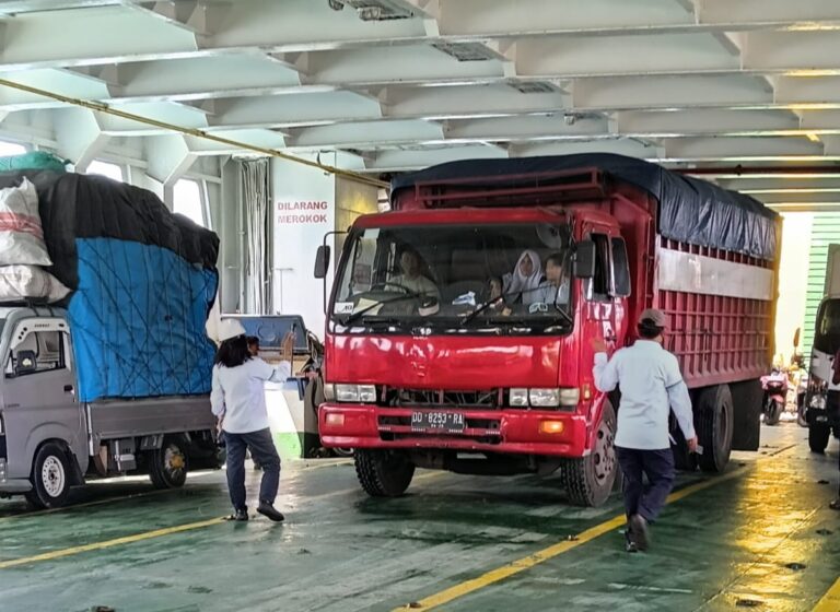 ABK KMP Kormomolin Atur Kendaraan dengan Rapi