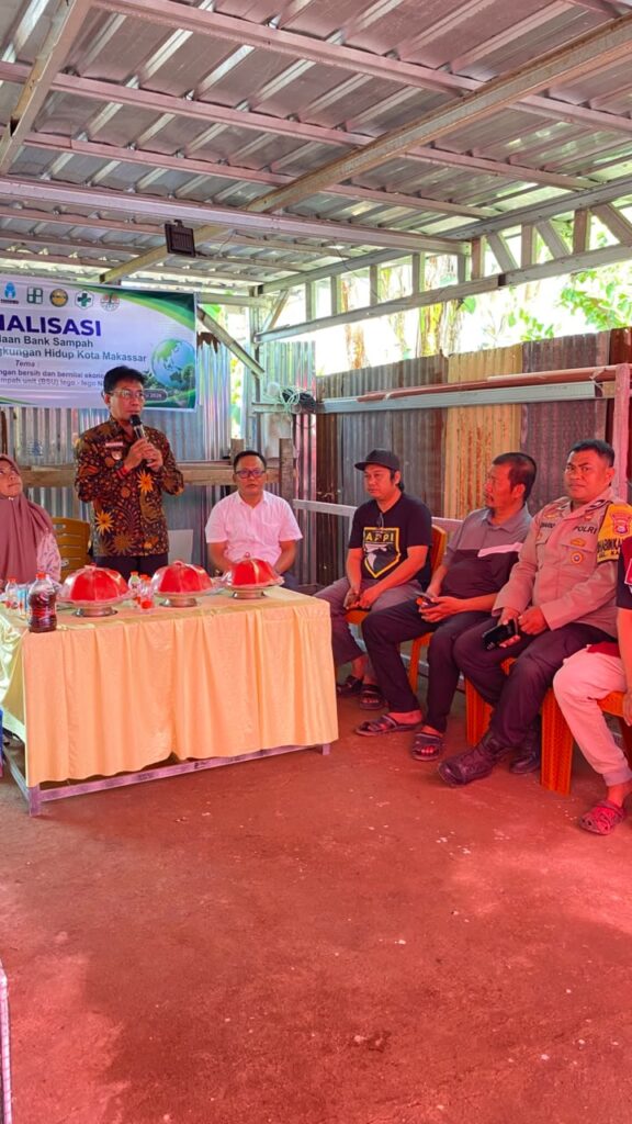 Lurah Katimbang Buka Sosialisasi Pengelolaan Bank Sampah