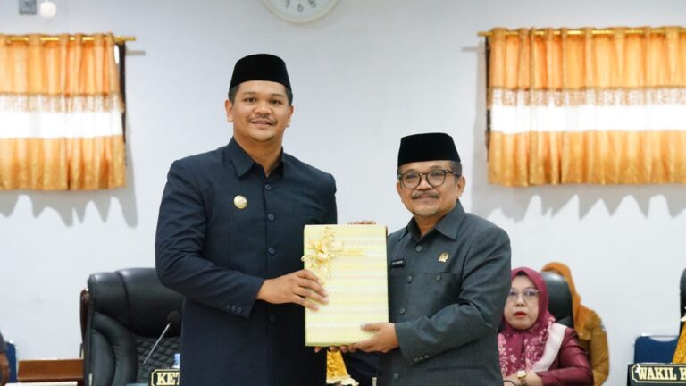 Bupati Bantaeng Serahkan Rancangan KUA-PPAS 2027