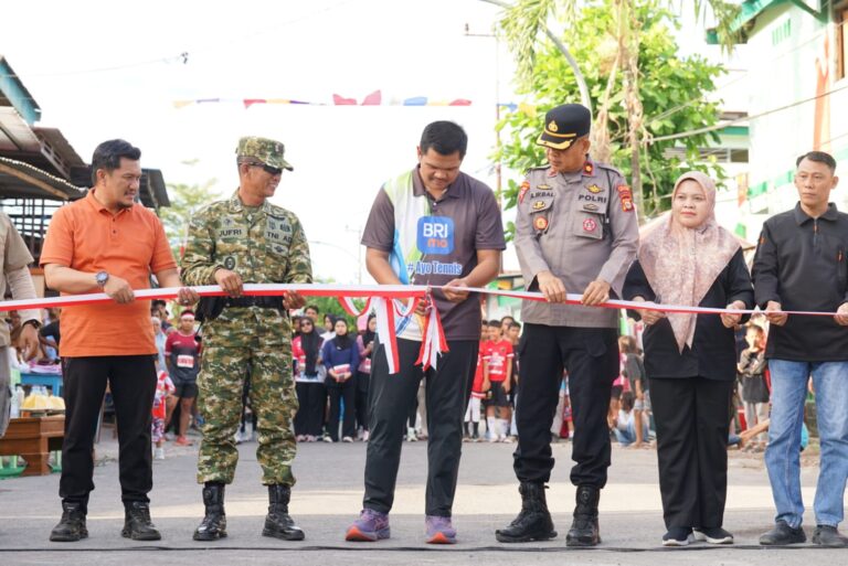 Sambut HUT RI ke-81, Bupati Bantaeng Resmikan Gapura Kampung Bissampole