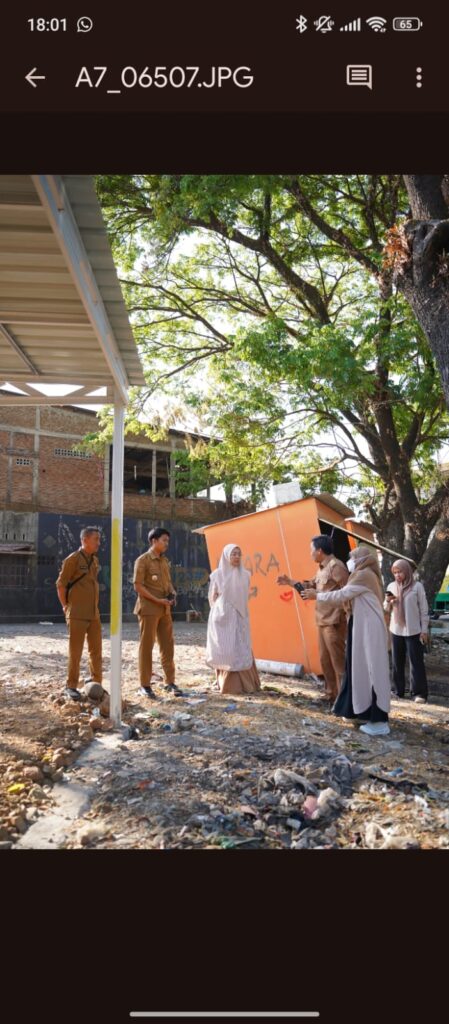 Ketua TP PKK Makassar Didampingi Camat Biringkanaya Tinjau TPS3R di Kelurahan Laikang