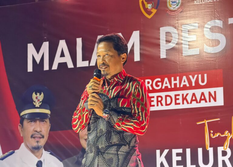 Camat Tamalanrea Hadiri Malam Pesta Rakyat HUT ke-81 RI Tingkat Kelurahan Kapasa Raya
