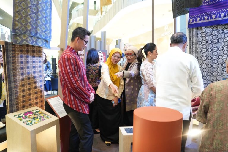 Ketua Dekranasda Makassar Hadiri Weaving Archipelago