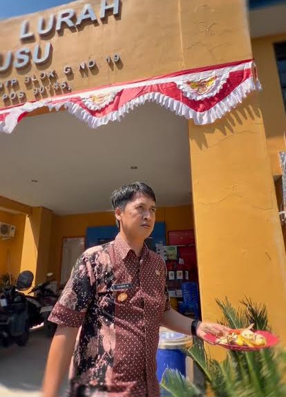 Lurah Buntusu Edukasi Warga Terkait Memilah Sampah dari Rumah