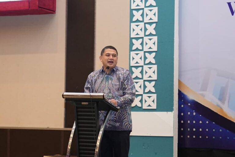 Wali Kota Munafri Hadiri Wisuda Sarjana dan Magister STIM-LPI Makassar