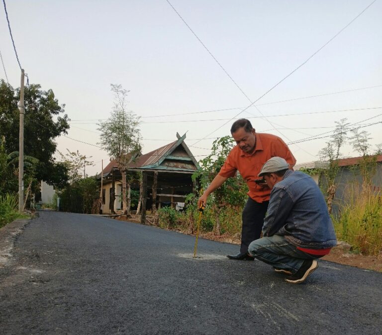 Anggota DPRD Makassar Yulius Kawal Pembangunan Jalan Program Pokir