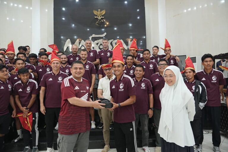 Wali Kota Makassar Munafri Jamu dan Lepas Pemain PSM ke Parepare