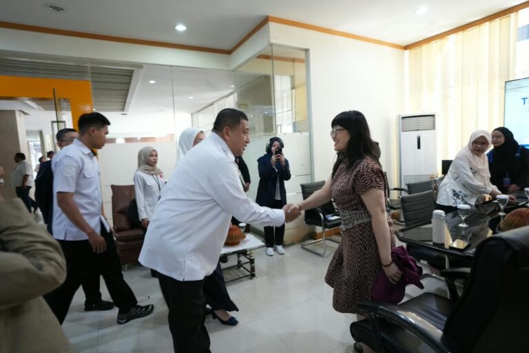 Wali Kota Makassar Munafri Bekali Ribuan Maba Bosowa