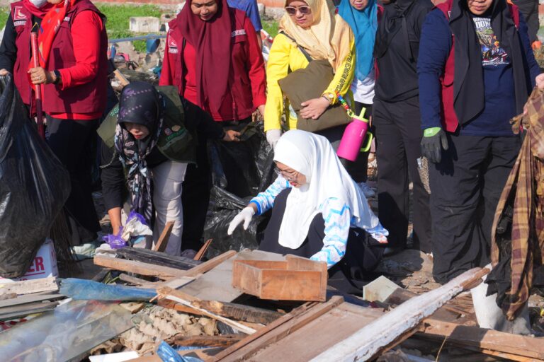 Melinda Aksa Pimpin Jumat Bersih di Talasalapang